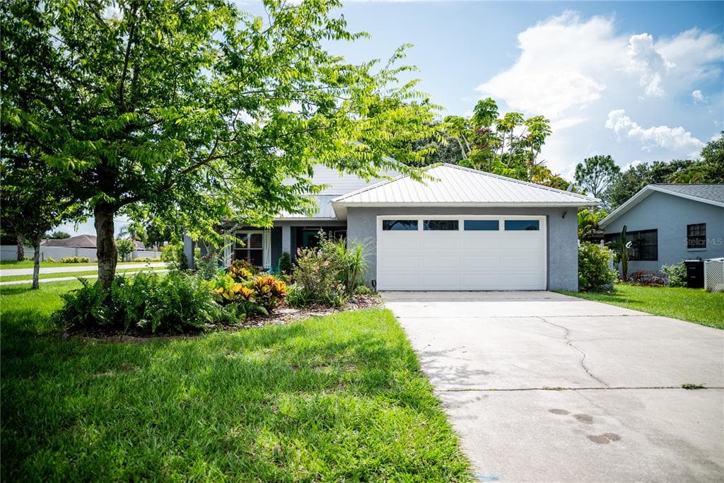 811 W HERON PLACE WINTER HAVEN, FL 33884