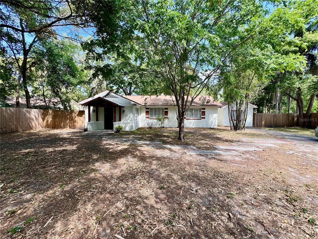 1208 E HANNA AVENUE TAMPA, FL 33604