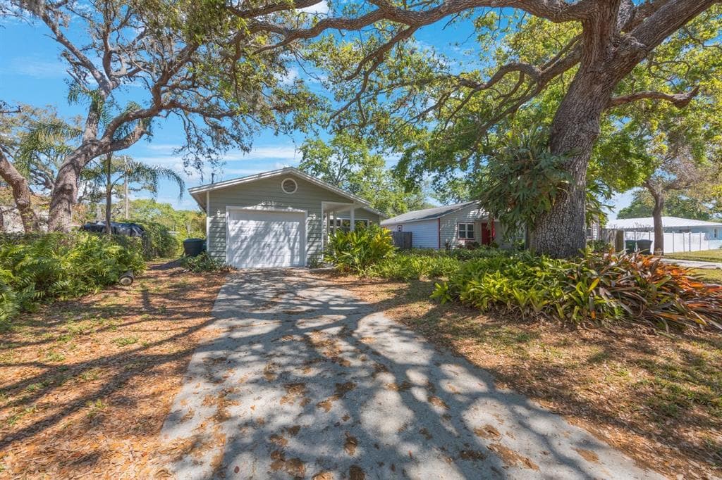821 6TH STREET S SAFETY HARBOR, FL 34695