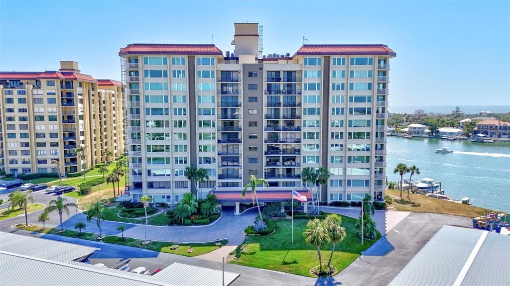 736 ISLAND WAY UNIT 303 CLEARWATER BEACH, FL 33767