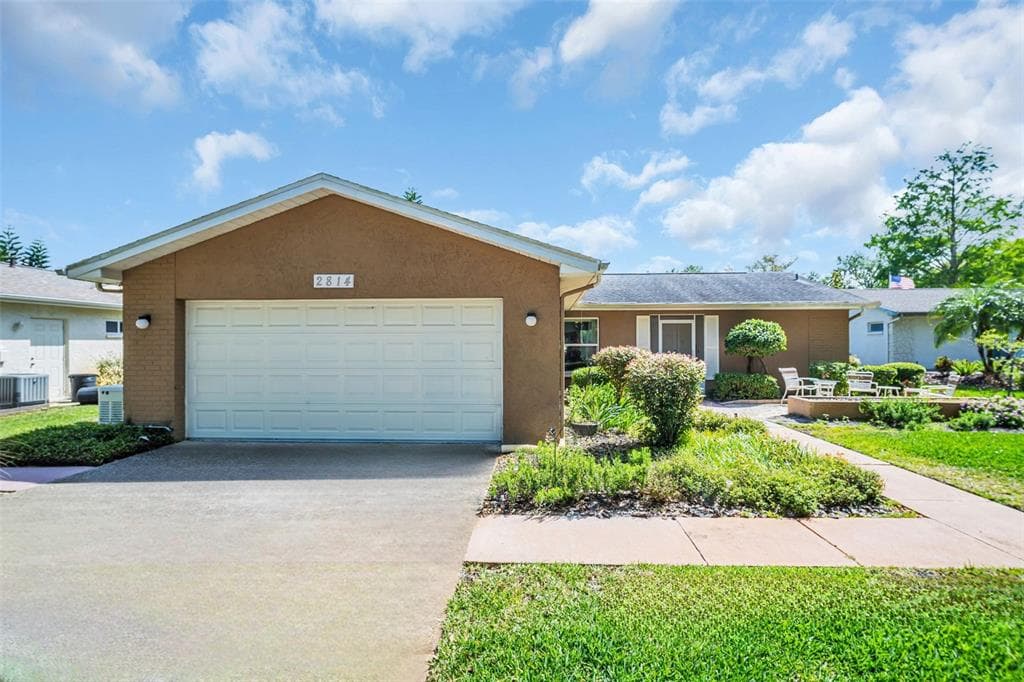 2814 LOMOND DRIVE PALM HARBOR, FL 34684