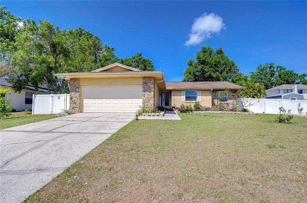 910 BLACK KNIGHT DRIVE VALRICO, FL 33594