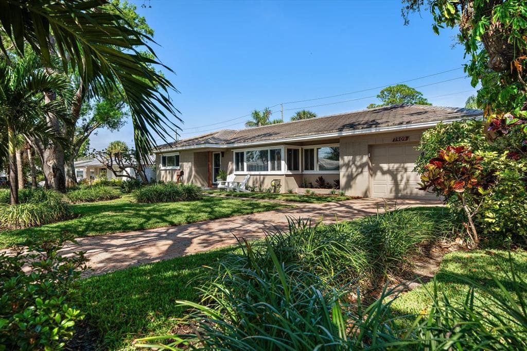 7909 GARDEN DRIVE N ST PETERSBURG, FL 33710