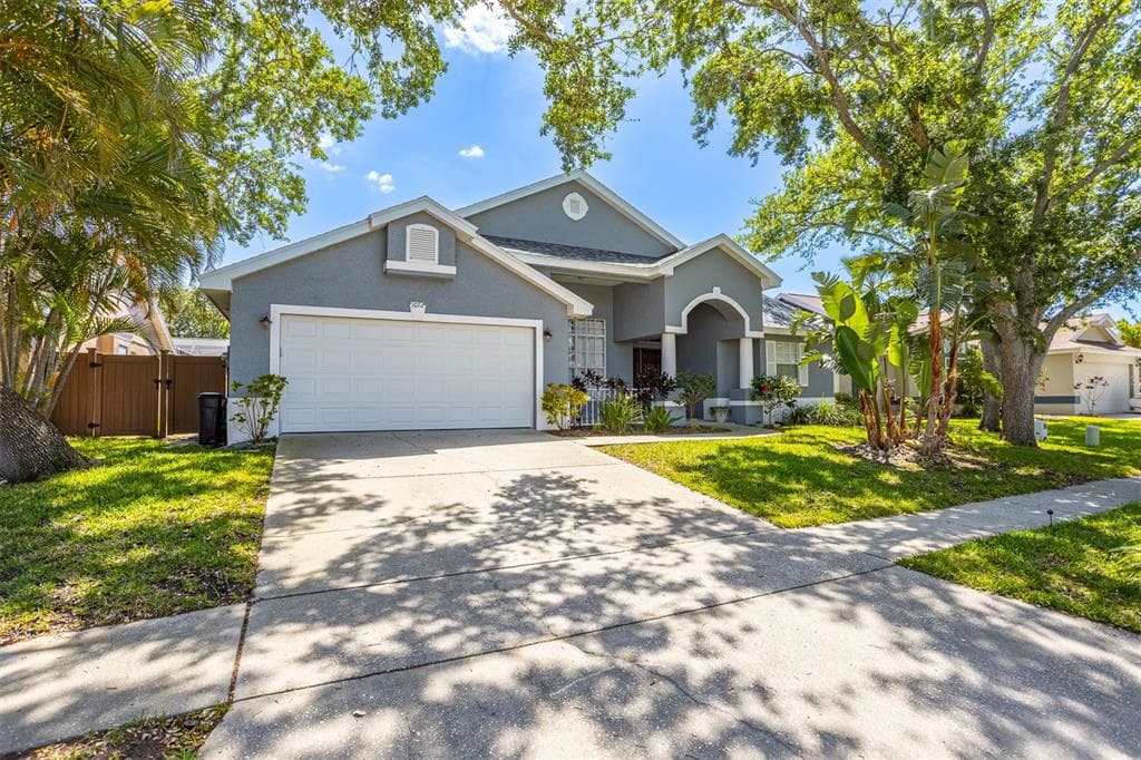 1072 MAINSAIL DRIVE TARPON SPRINGS, FL 34689