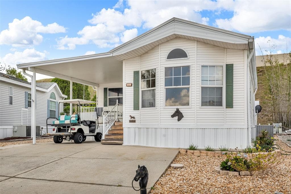 733 CENTER CREST BOULEVARD DAVENPORT, FL 33837