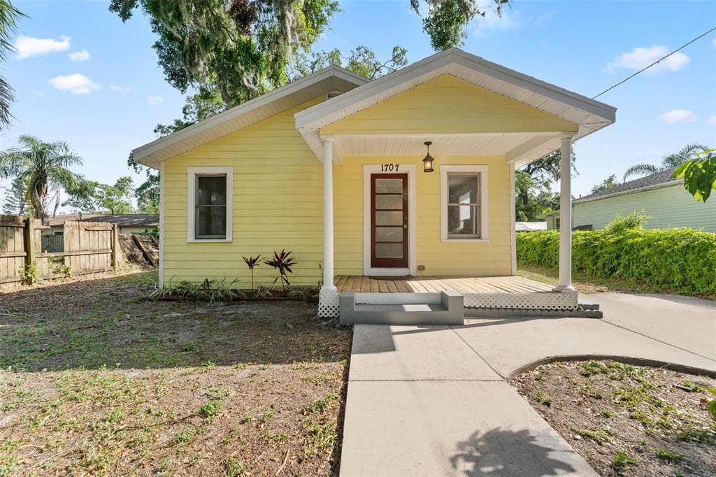 1707 E HENRY AVENUE TAMPA, FL 33610