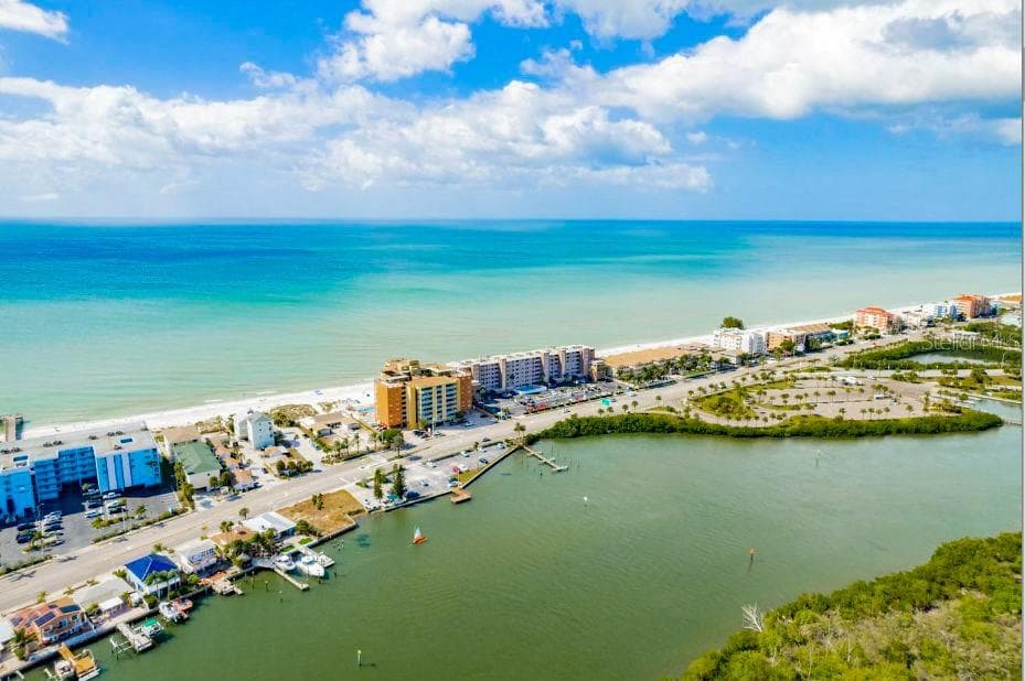 18650 GULF BOULEVARD UNIT 305 INDIAN SHORES, FL 33785