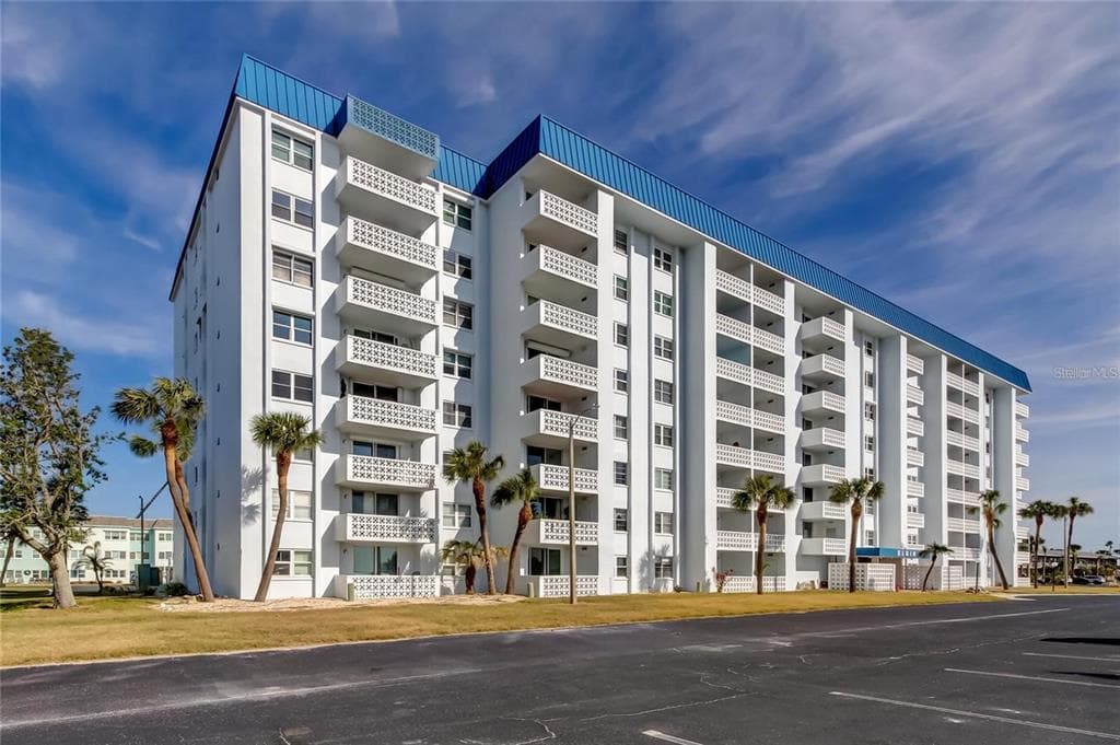 7 ELGIN PLACE UNIT 607 DUNEDIN, FL 34698