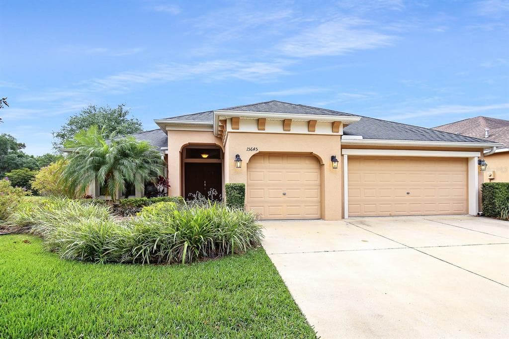 15645 STARLING WATER DRIVE LITHIA, FL 33547