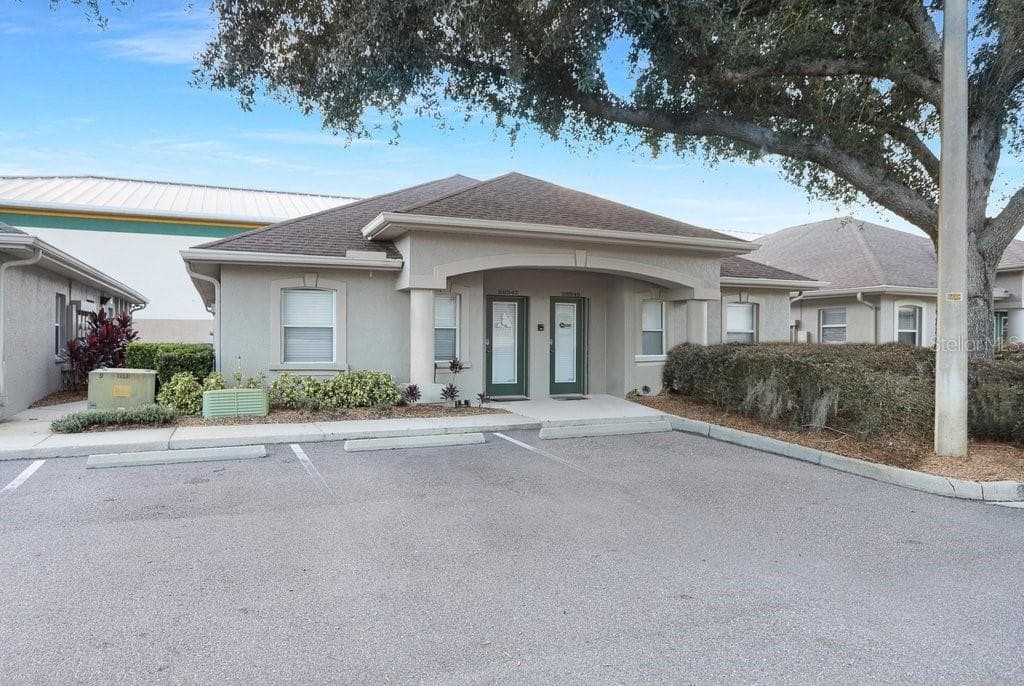 28947 STATE ROAD 54 UNIT 28947 & 28949 WESLEY CHAPEL, FL 33543