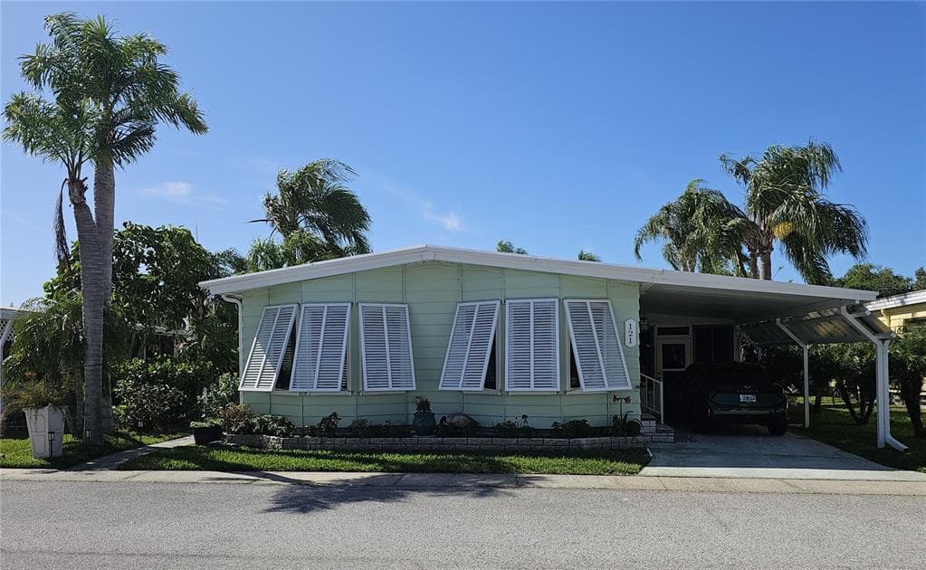 121 DOLPHIN DRIVE S