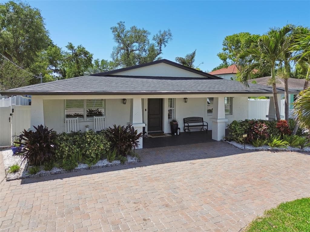 2826 W PAXTON AVENUE TAMPA, FL 33611