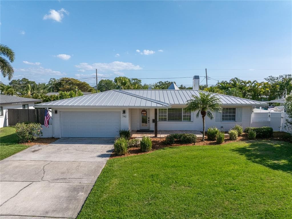 742 45TH AVENUE NE ST PETERSBURG, FL 33703