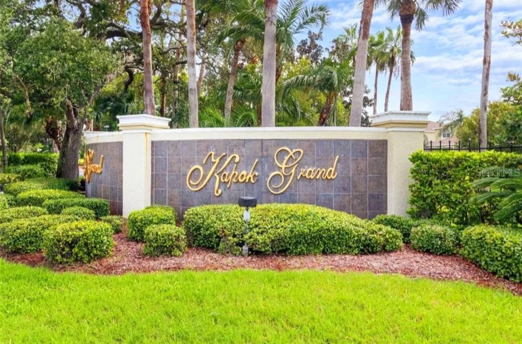 11246 KAPOK GRAND CIRCLE MADEIRA BEACH, FL 33708