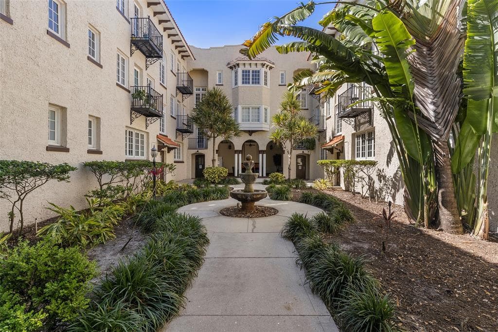 2117 W DEKLE AVENUE UNIT B2 TAMPA, FL 33606