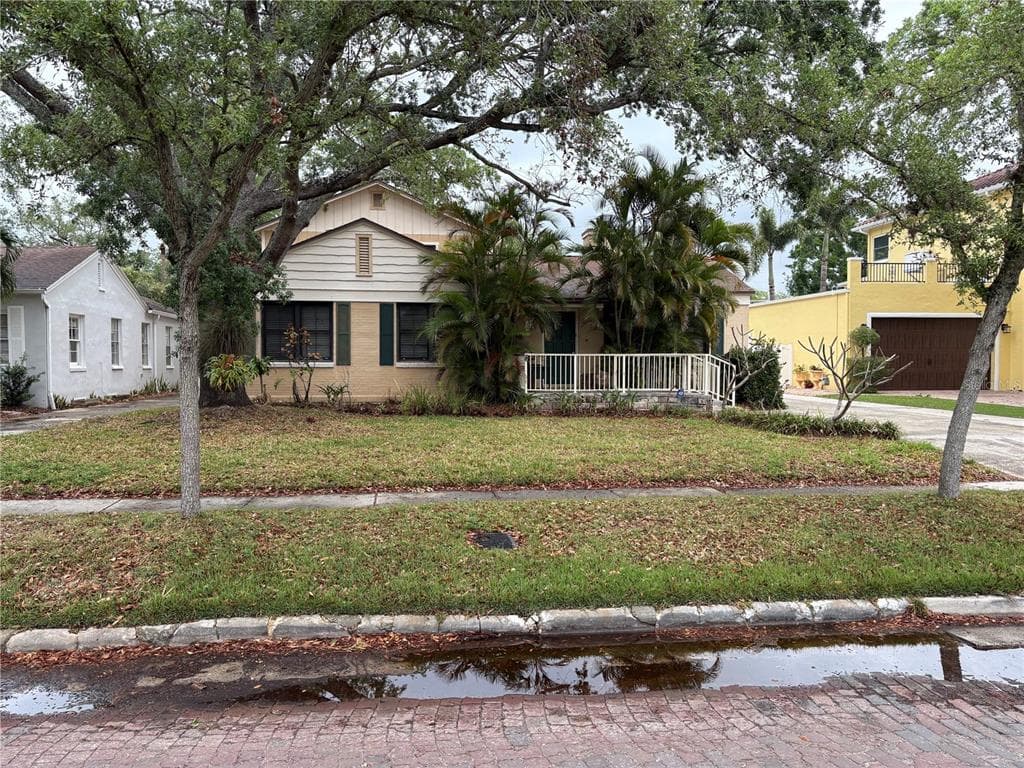 2923 W COACHMAN AVENUE TAMPA, FL 33611