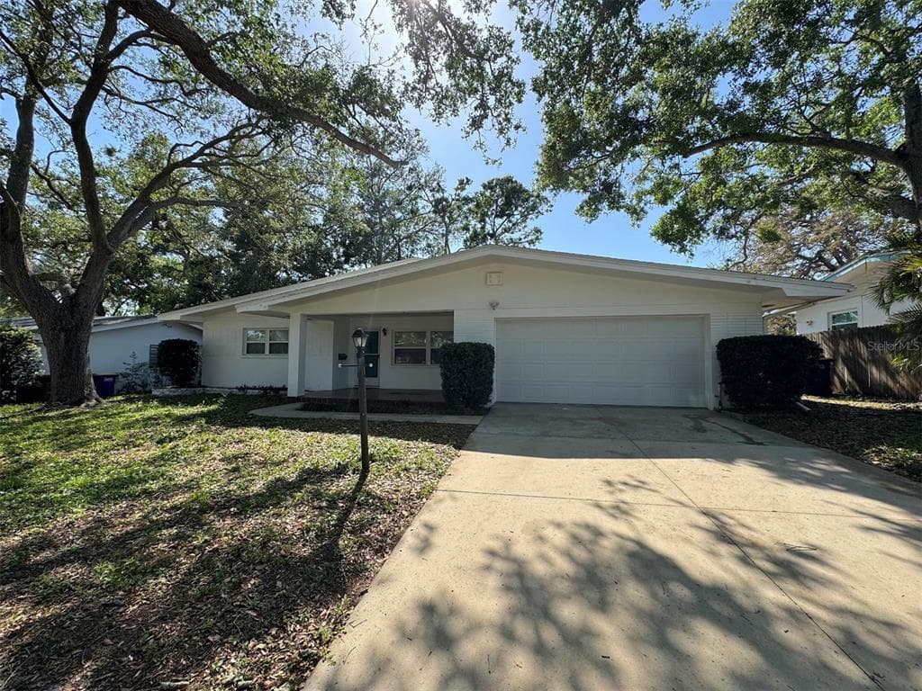 908 PINEVIEW AVENUE