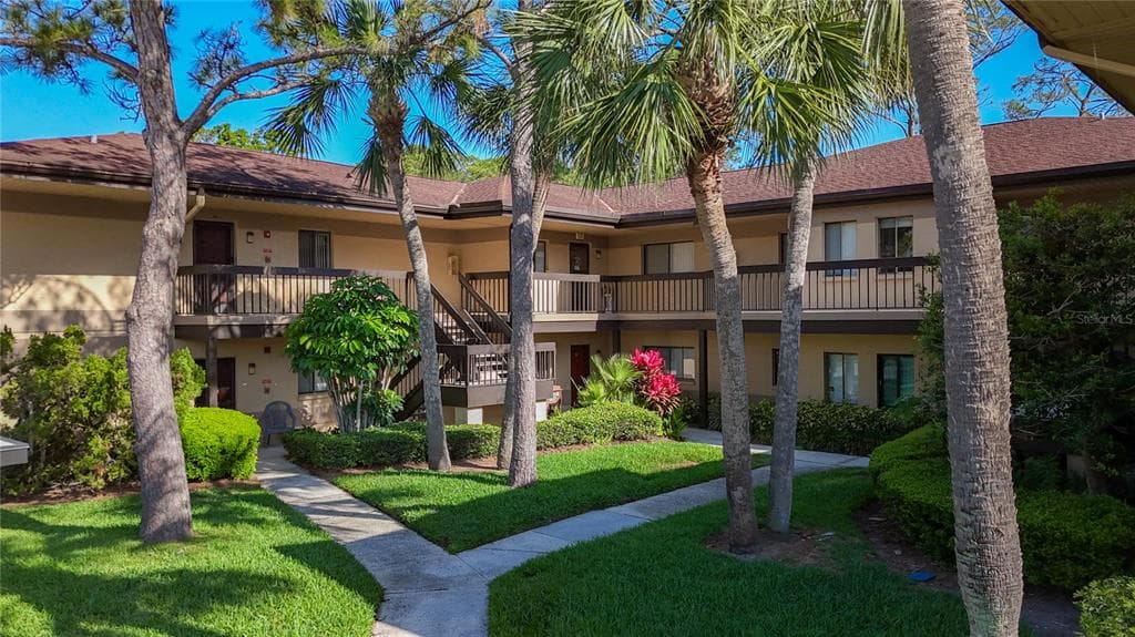 2685 SABAL SPRINGS CIRCLE UNIT 201 CLEARWATER, FL 33761