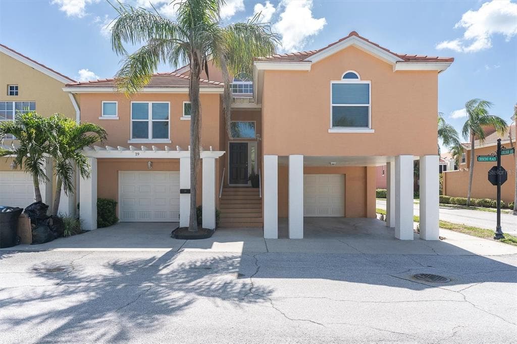 19 CRESCENT PLACE S ST PETERSBURG, FL 33711