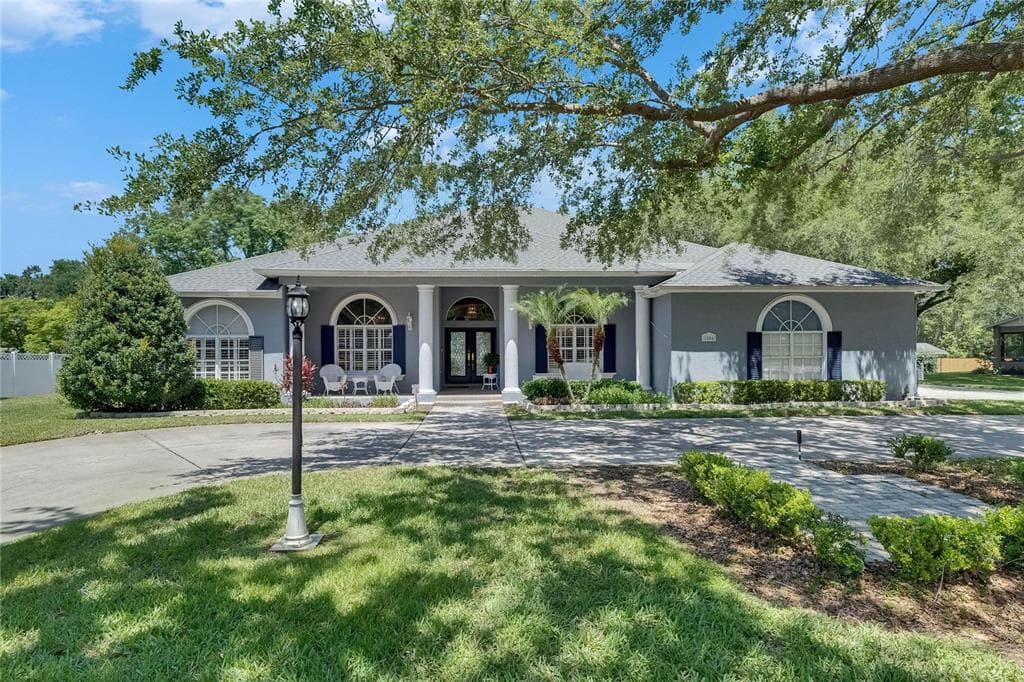 1806 CHICKASAW TRAIL