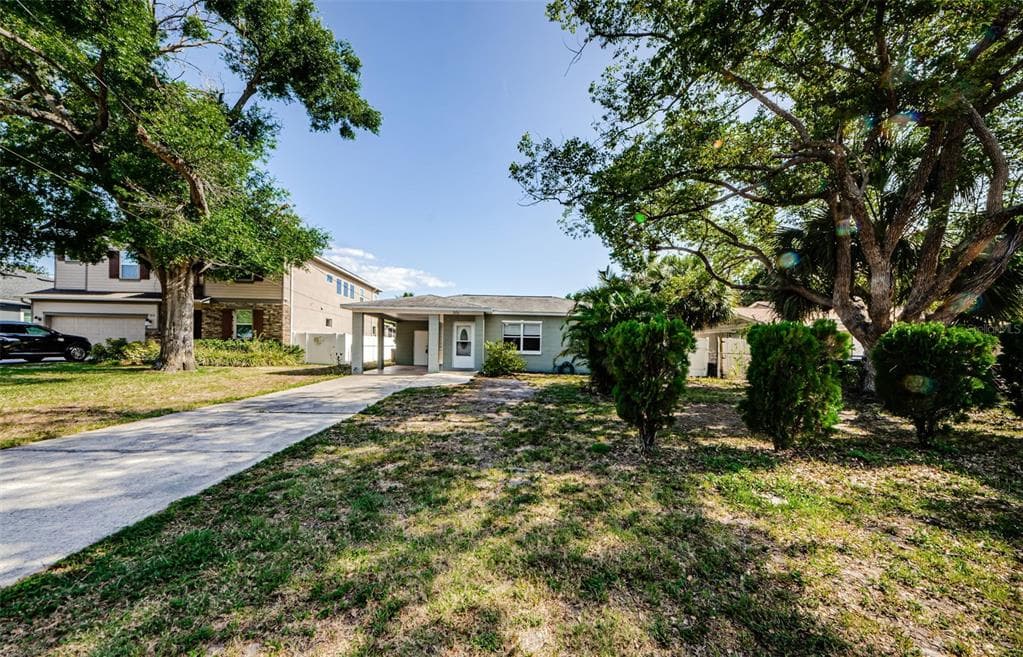 3216 W PAXTON AVENUE TAMPA, FL 33611