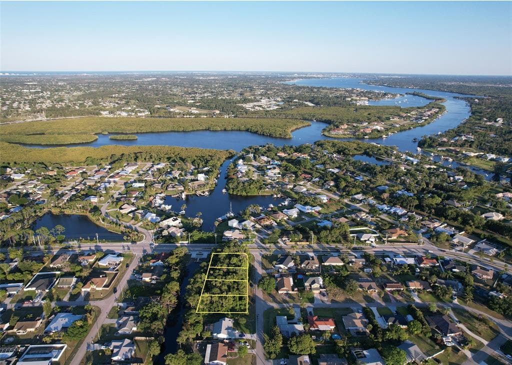 699 SE DELANCEY LANE PORT ST LUCIE, FL 34984