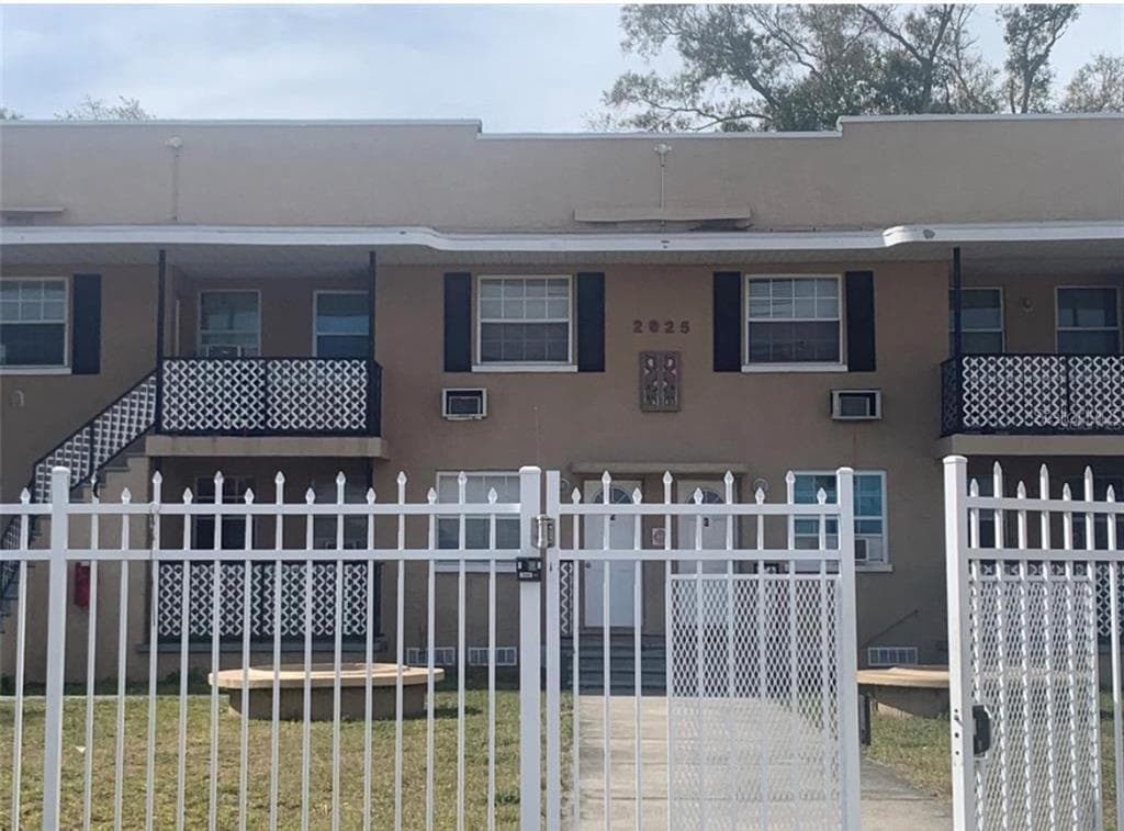 2025 7TH STREET S UNIT 4 ST PETERSBURG, FL 33705