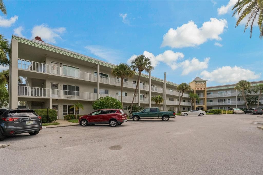 2071 AUSTRALIA WAY W UNIT 27 CLEARWATER, FL 33763