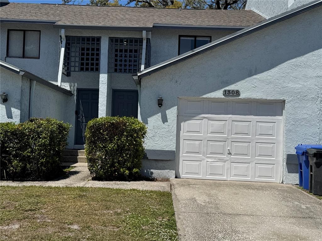 1308 MOUNTAINVIEW TAMPA, FL 33612