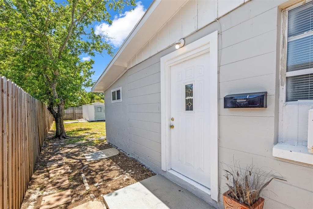 1010 60TH AVENUE N UNIT B ST PETERSBURG, FL 33703