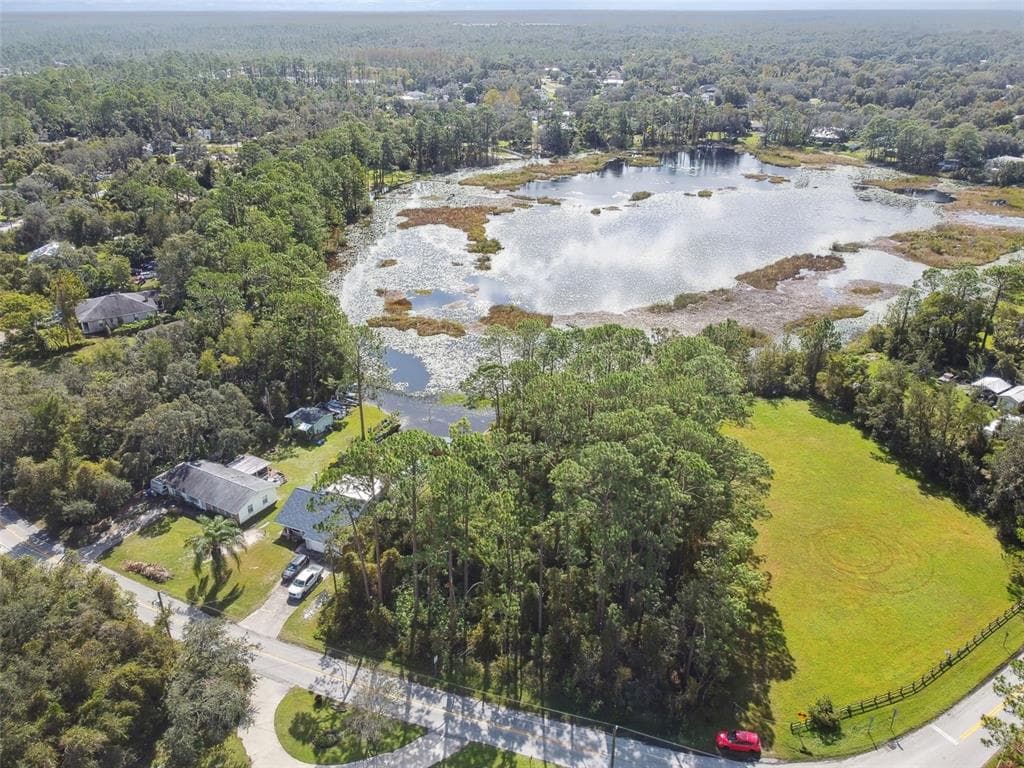 2417 E LAKE DRIVE DELAND, FL 32724