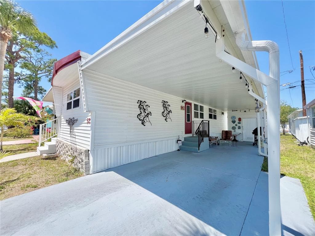 7803 46TH AVENUE N UNIT 52 ST PETERSBURG, FL 33709