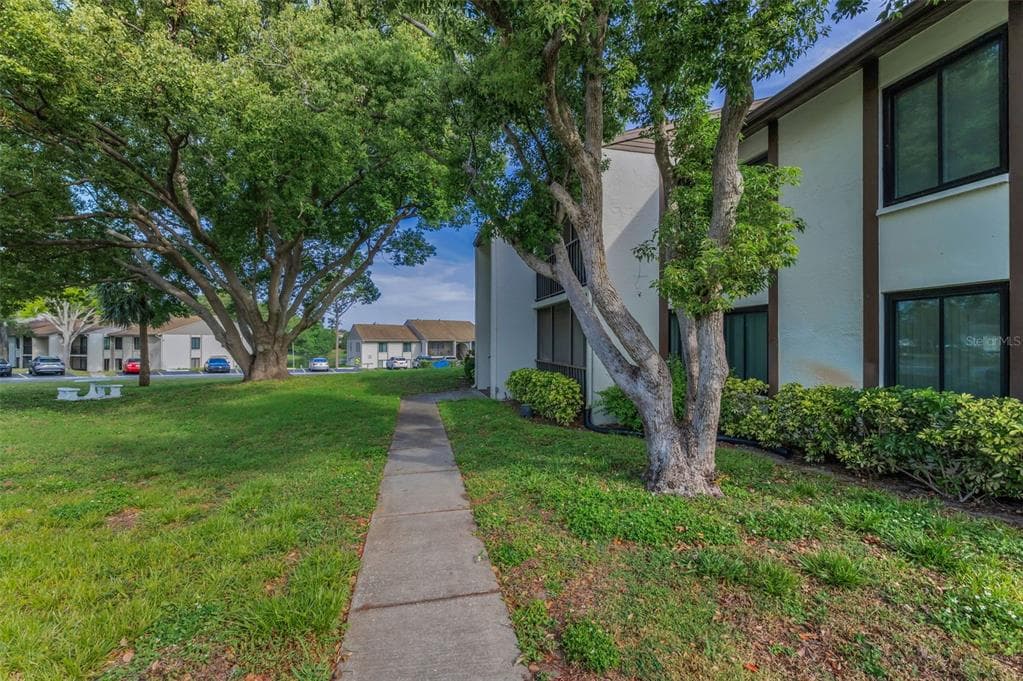 2631 PINE RIDGE WAY S UNIT D1 PALM HARBOR, FL 34684