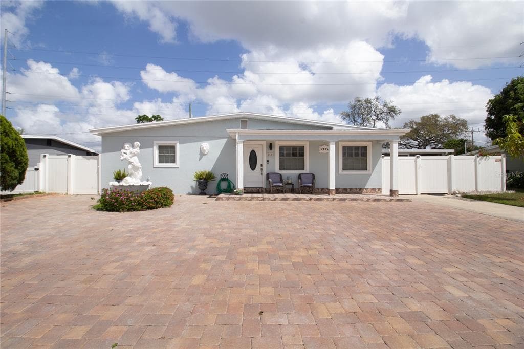 2805 W PATTERSON ST TAMPA, FL 33614