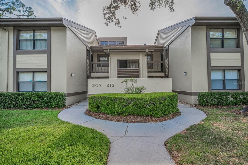 209 WOODLAKE WYNDE OLDSMAR, FL 34677