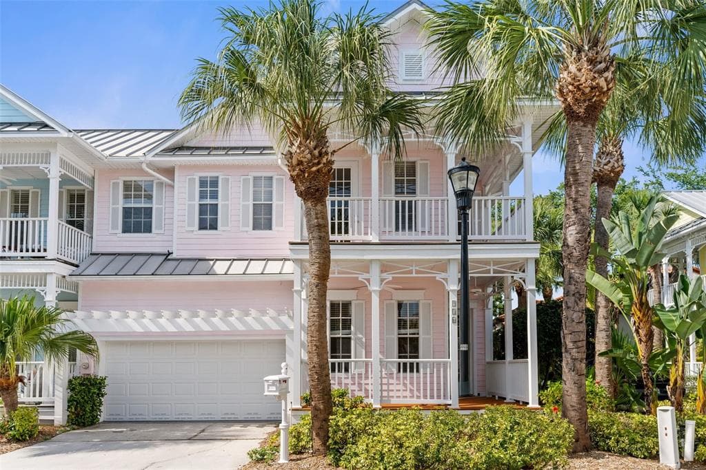 916 HEMINGWAY CIRCLE