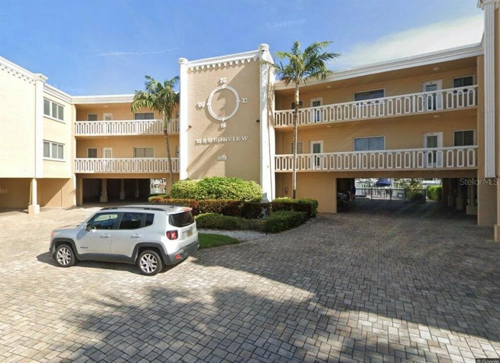 11605 3RD ST E UNIT 303 TREASURE ISLAND, FL 33706