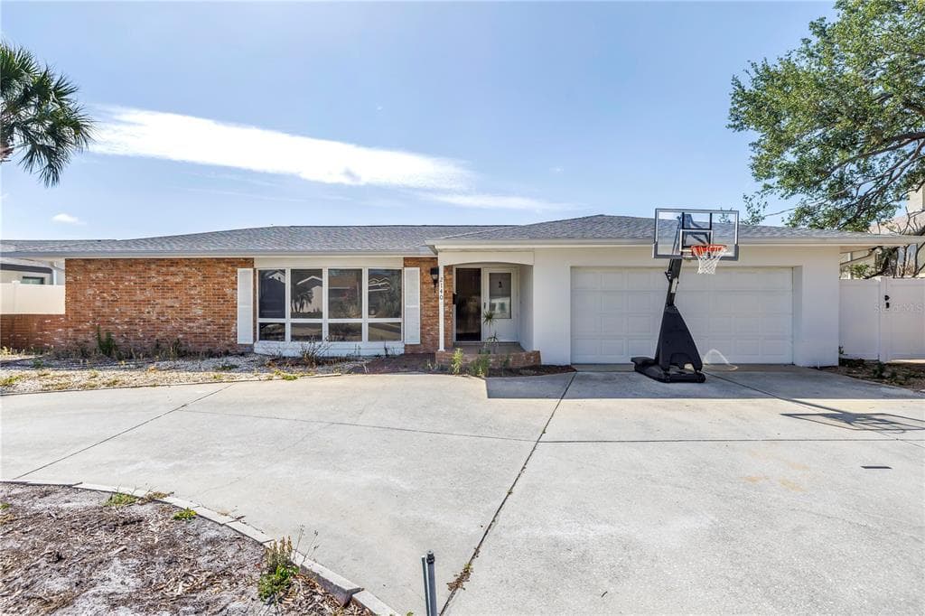 2140 DOLPHIN BOULEVARD S ST PETERSBURG, FL 33707