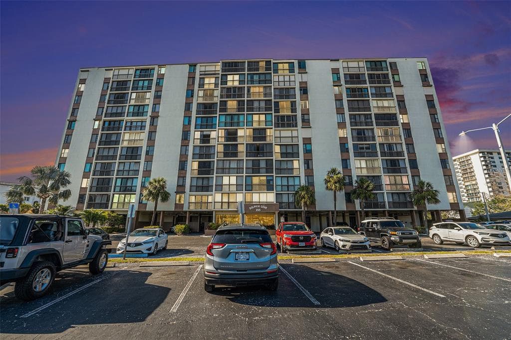 255 DOLPHIN POINT UNIT 9 CLEARWATER BEACH, FL 33767