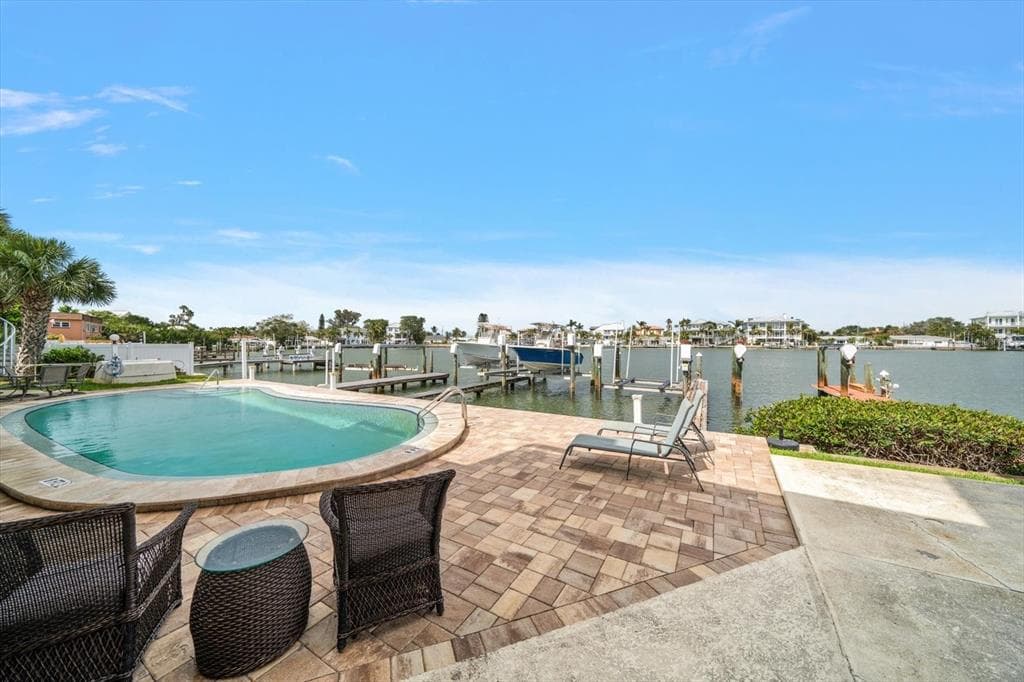 2511 BAY BOULEVARD UNIT B INDIAN ROCKS BEACH, FL 33785