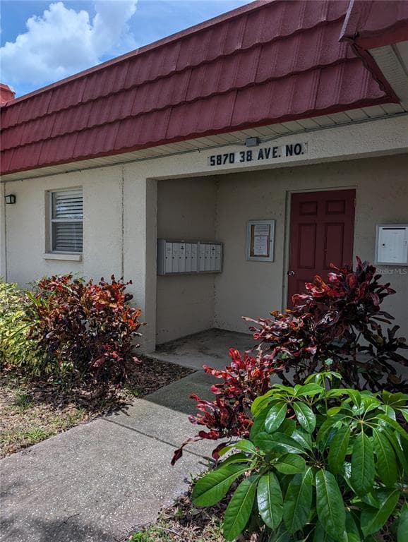 5870 38TH AVENUE N UNIT 40 ST PETERSBURG, FL 33710