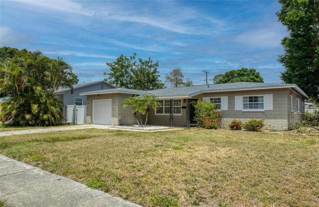 211 80TH AVENUE N ST PETERSBURG, FL 33702
