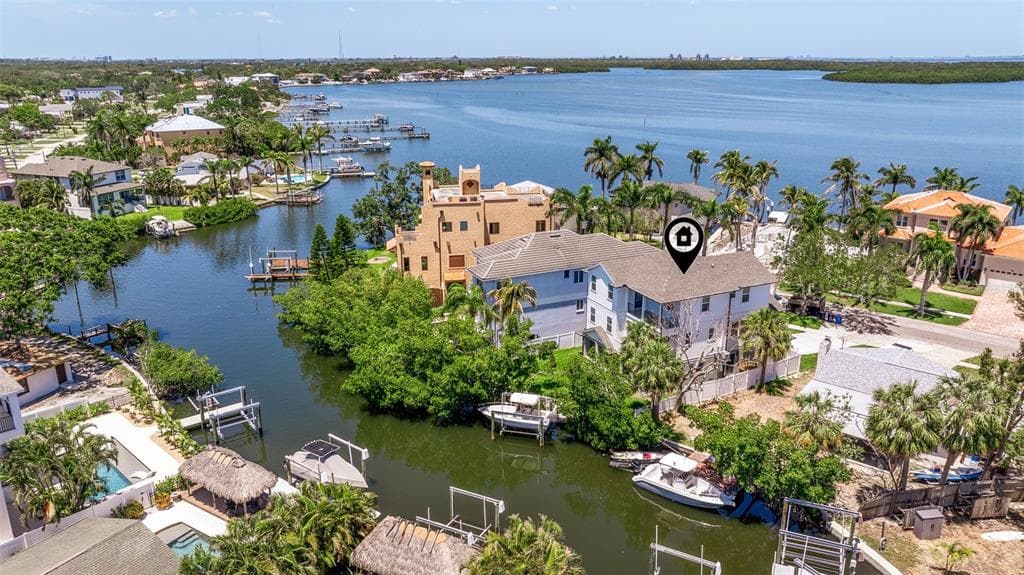 1811 BAYOU GRANDE BOULEVARD NE ST PETERSBURG, FL 33703