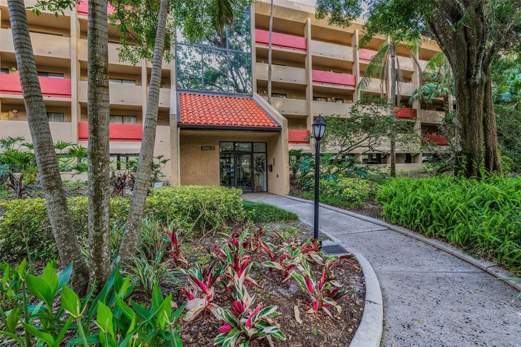 3062 EASTLAND BOULEVARD UNIT D402 CLEARWATER, FL 33761