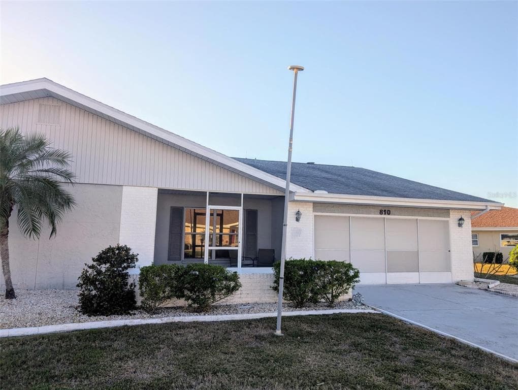 810 BLUEWATER DRIVE SUN CITY CENTER, FL 33573