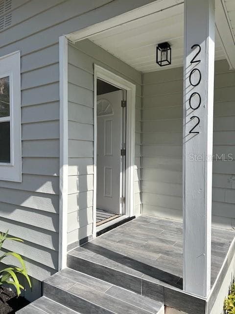 2002 E HANNA AVENUE TAMPA, FL 33610