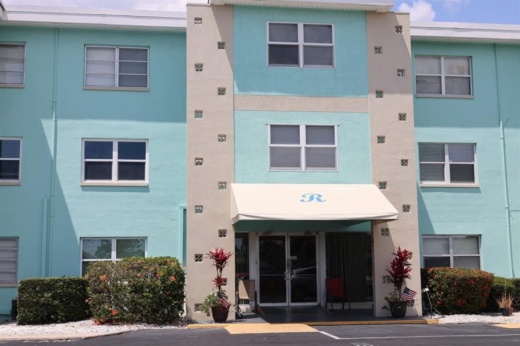 11447 PARK BOULEVARD UNIT 301