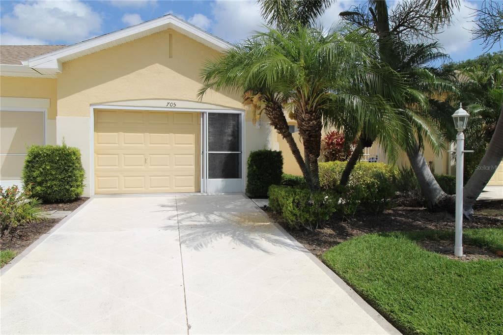 705 TREMONT GREENS LANE UNIT 33 SUN CITY CENTER, FL 33573