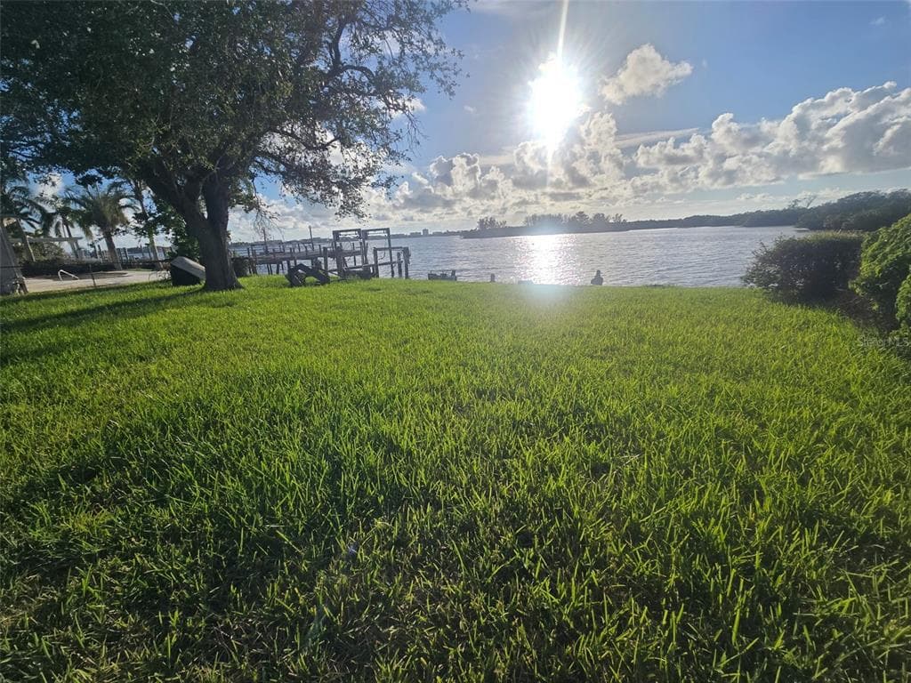 5688 OAKHURST DRIVE SEMINOLE, FL 33772