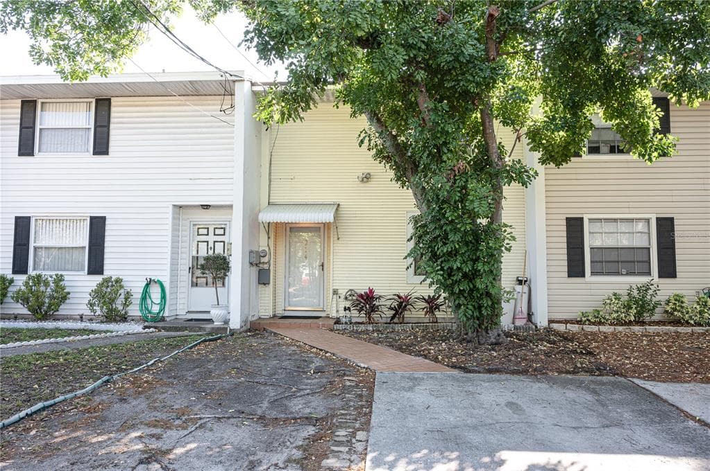 214 S MALCOLM COURT